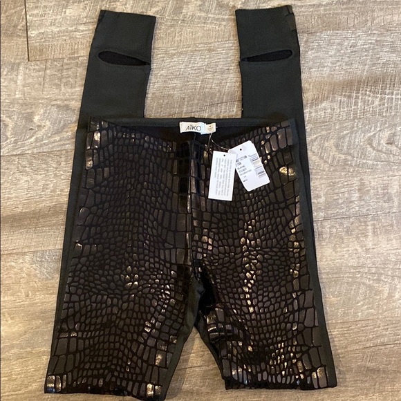 Aiko Black Alligator Leggings - Picture 2 of 13